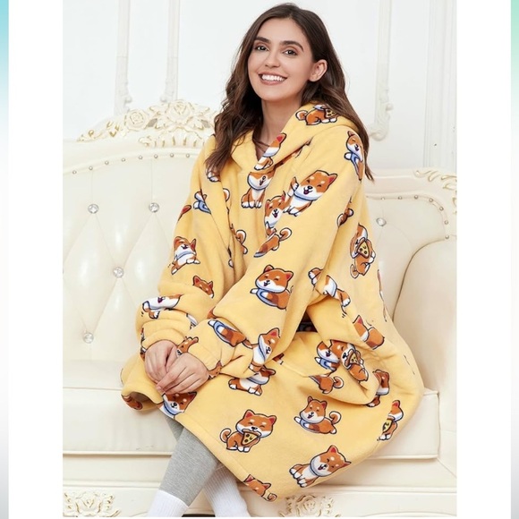 CozyLeep Wearable Blanket Hoodie – NEW in Package - Dog Print One Size Fits All - Picture 2 of 5